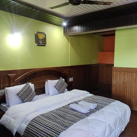 Hotel Deepraj, Kausani Bagian luar foto