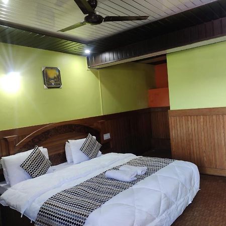 Hotel Deepraj, Kausani Bagian luar foto