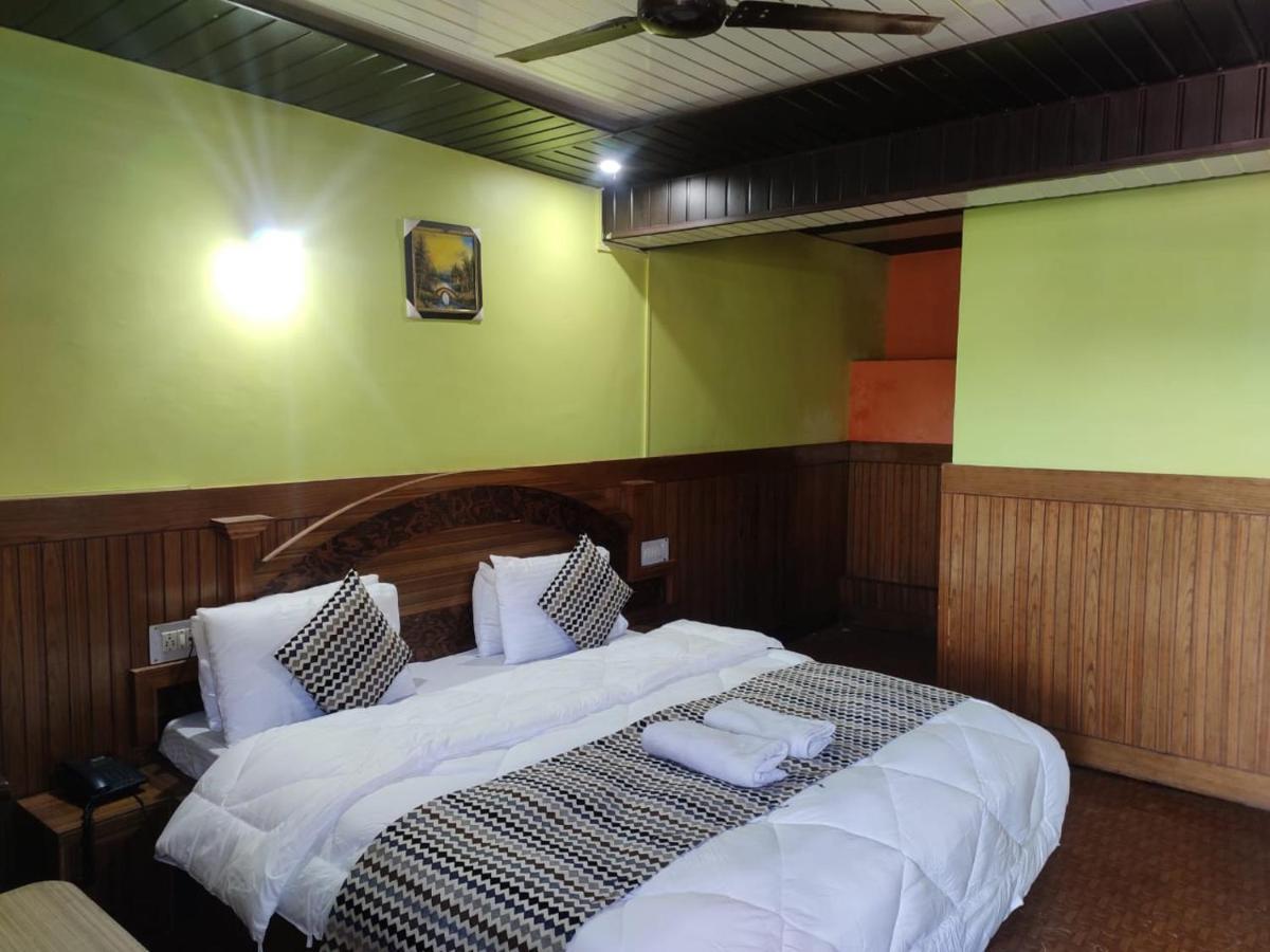 Hotel Deepraj, Kausani Bagian luar foto