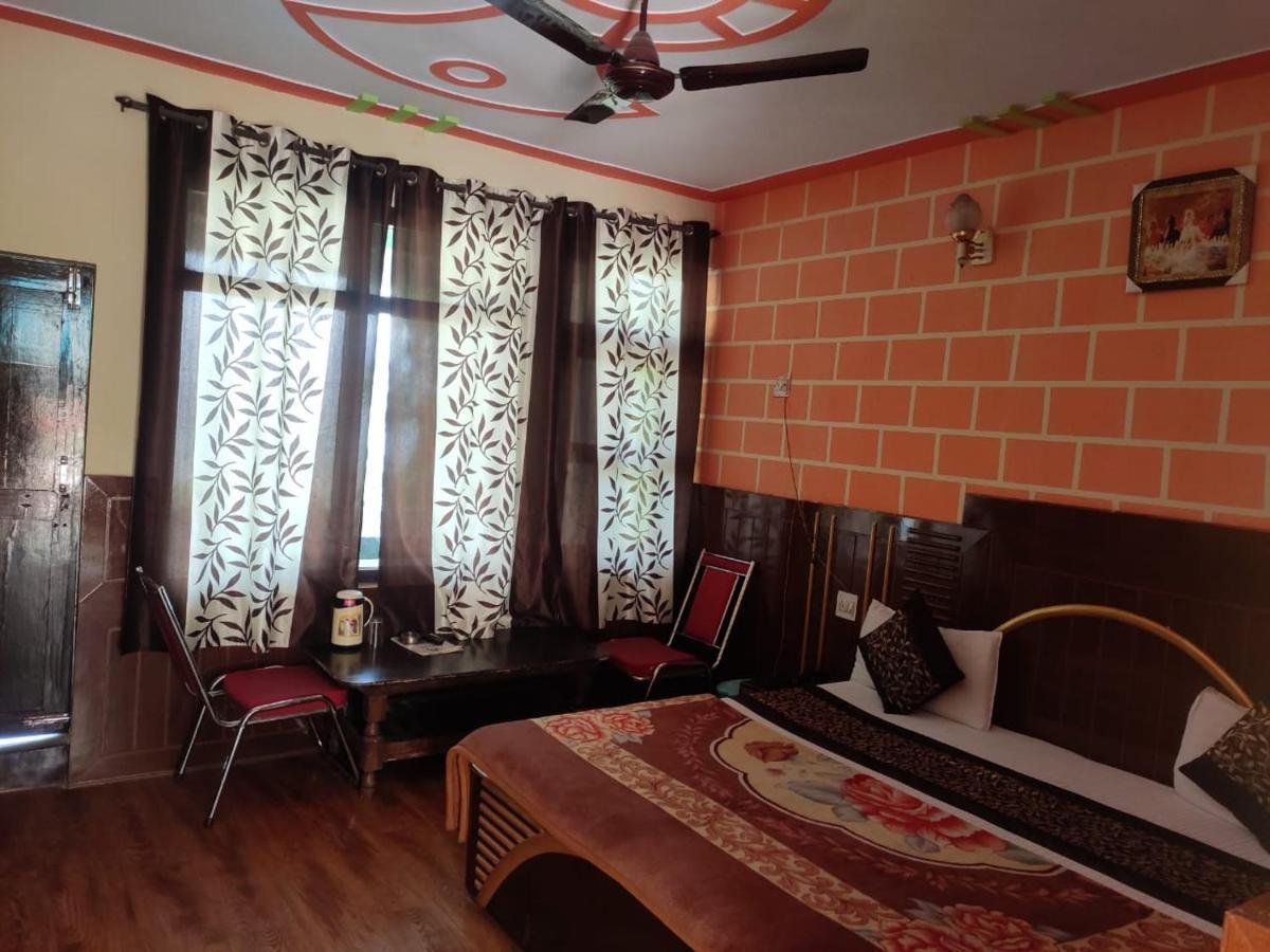 Hotel Deepraj, Kausani Bagian luar foto