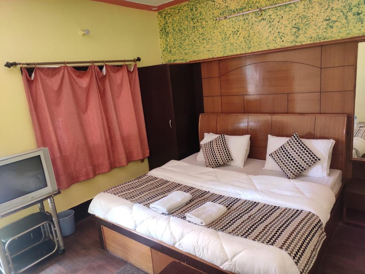 Hotel Deepraj, Kausani Bagian luar foto