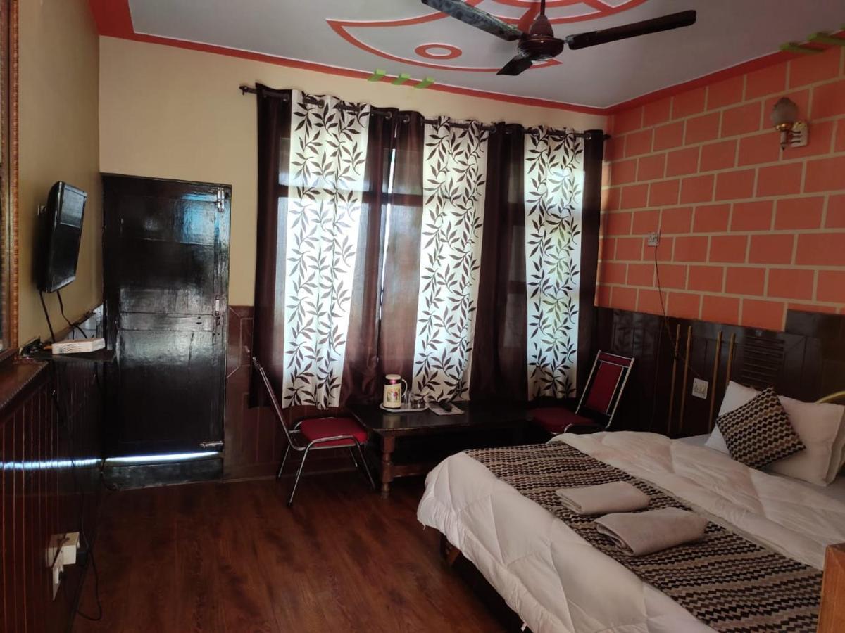 Hotel Deepraj, Kausani Bagian luar foto