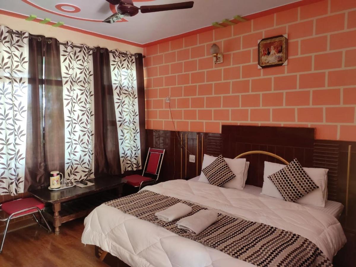 Hotel Deepraj, Kausani Bagian luar foto