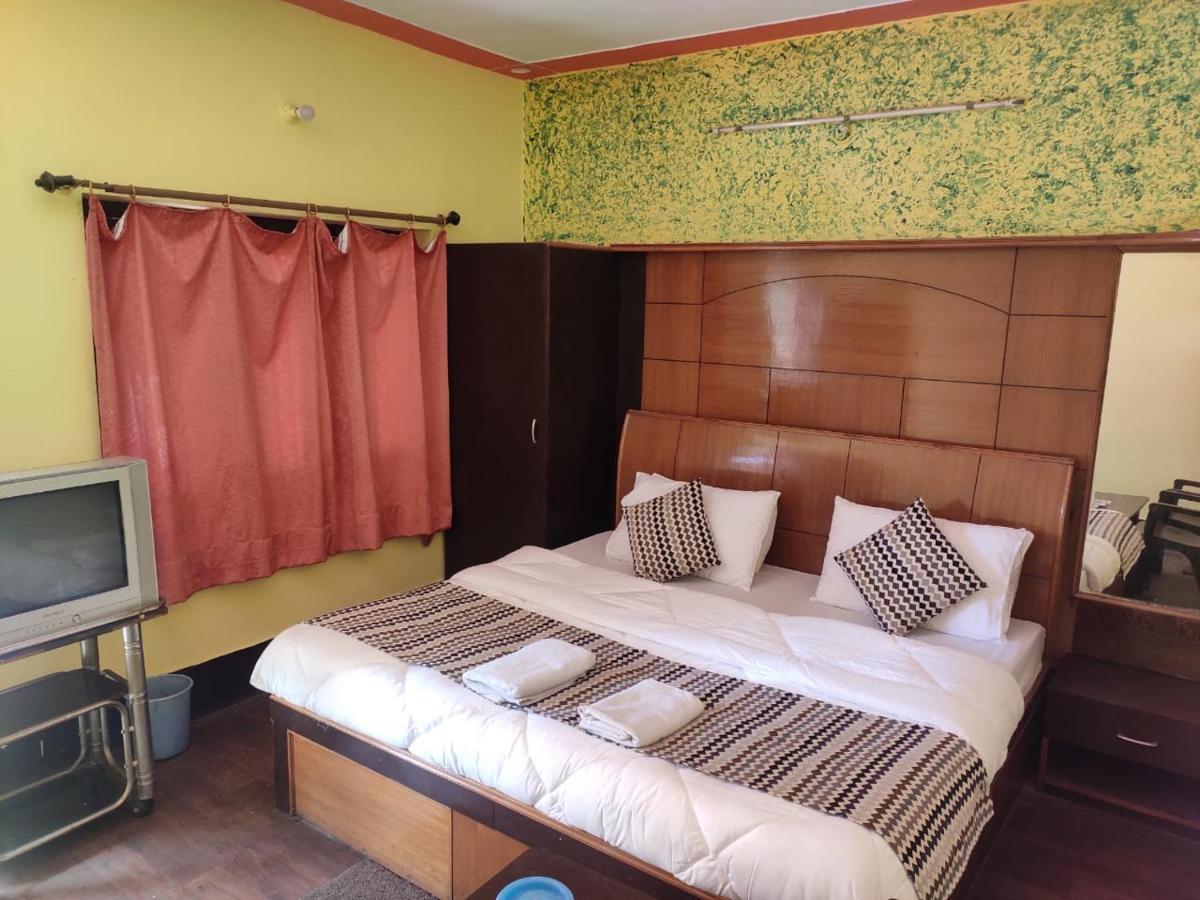 Hotel Deepraj, Kausani Bagian luar foto
