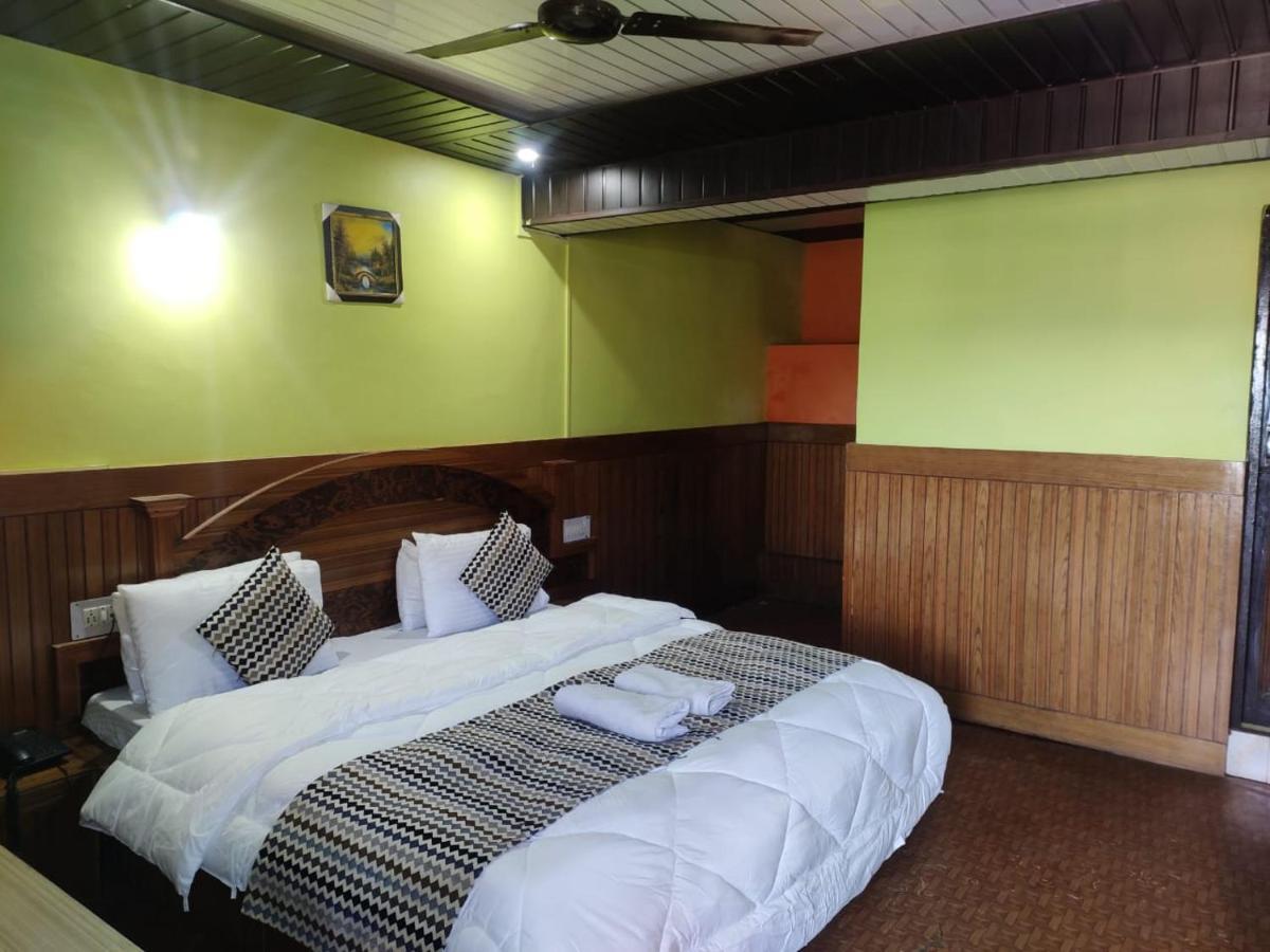 Hotel Deepraj, Kausani Bagian luar foto