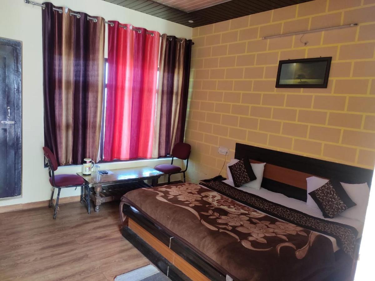 Hotel Deepraj, Kausani Bagian luar foto