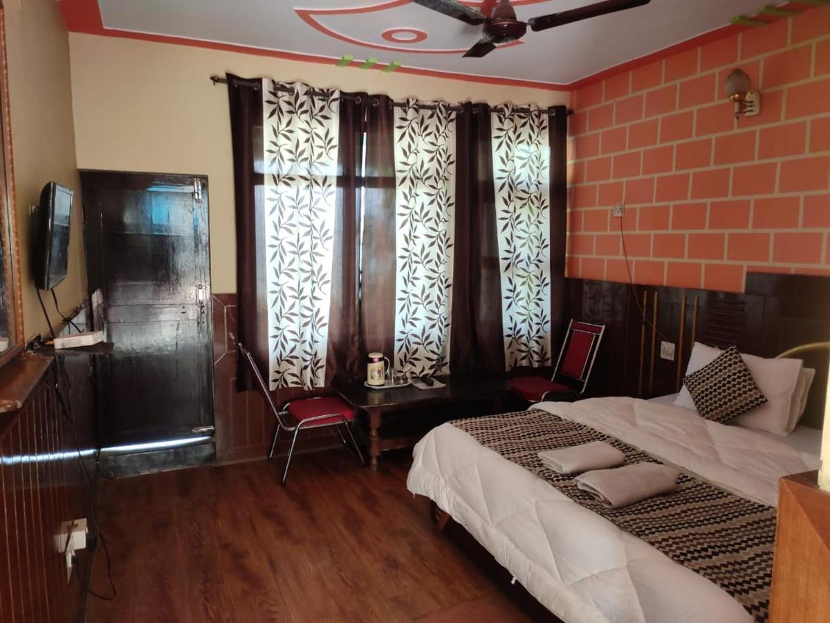 Hotel Deepraj, Kausani Bagian luar foto