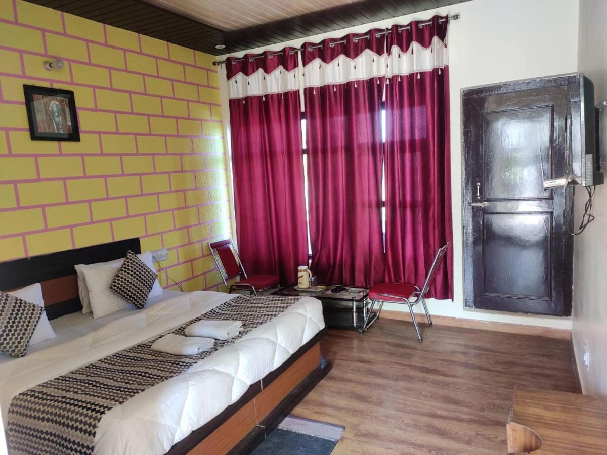 Hotel Deepraj, Kausani Bagian luar foto