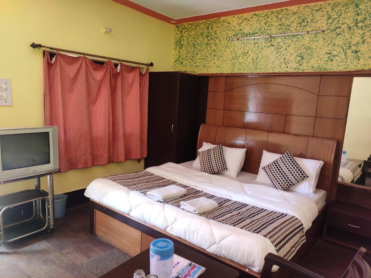 Hotel Deepraj, Kausani Bagian luar foto