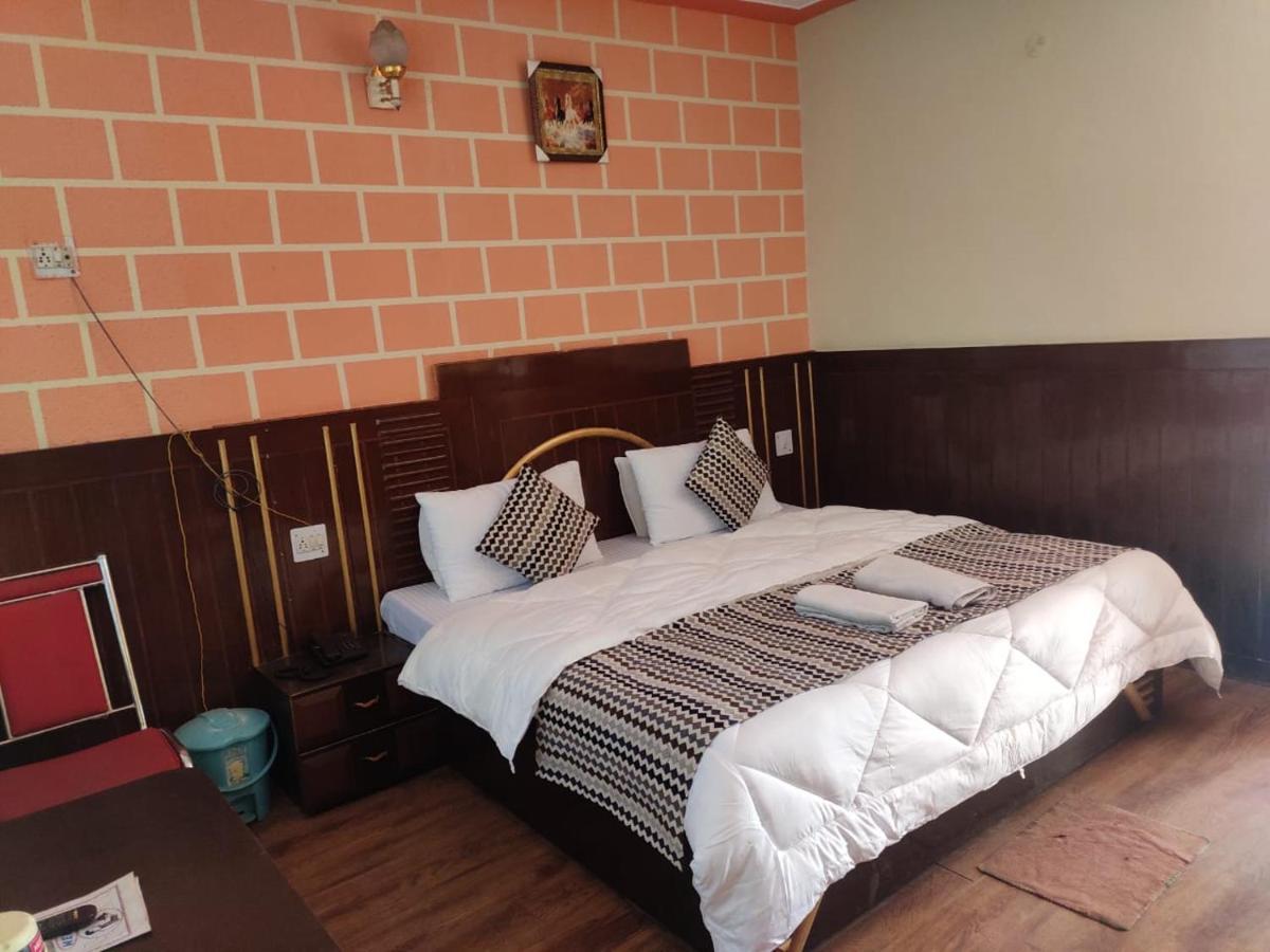 Hotel Deepraj, Kausani Bagian luar foto