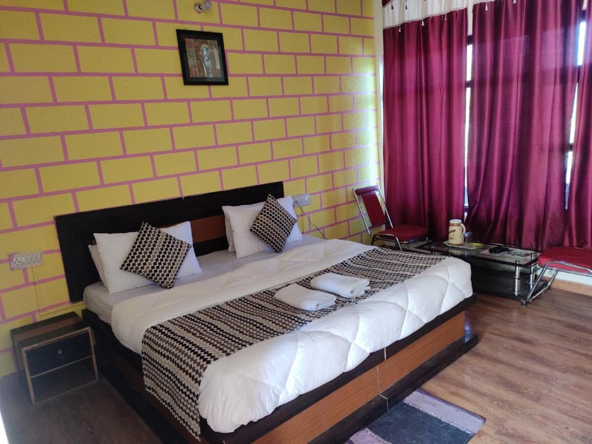 Hotel Deepraj, Kausani Bagian luar foto