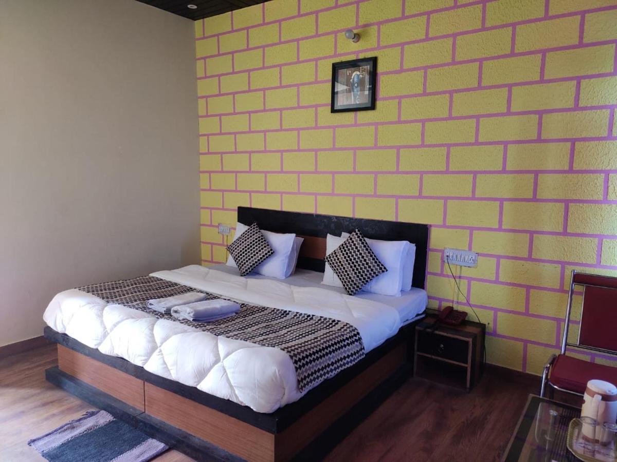 Hotel Deepraj, Kausani Bagian luar foto