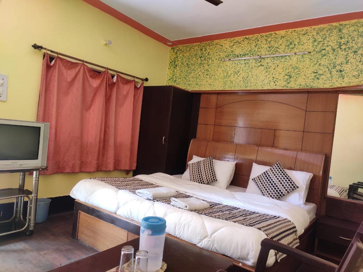 Hotel Deepraj, Kausani Bagian luar foto