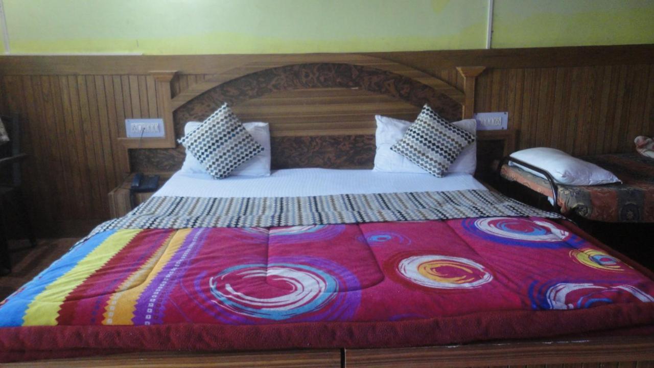 Hotel Deepraj, Kausani Bagian luar foto